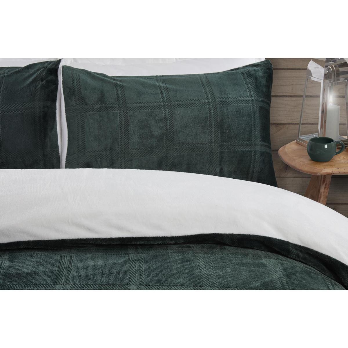 Halston Check Fleece Duvet Cover and Pillowcase Set - Green / King – image 4