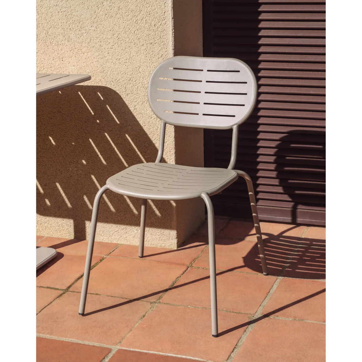 Brai outdoor stackable chair in taupe galvanised steel – image 2