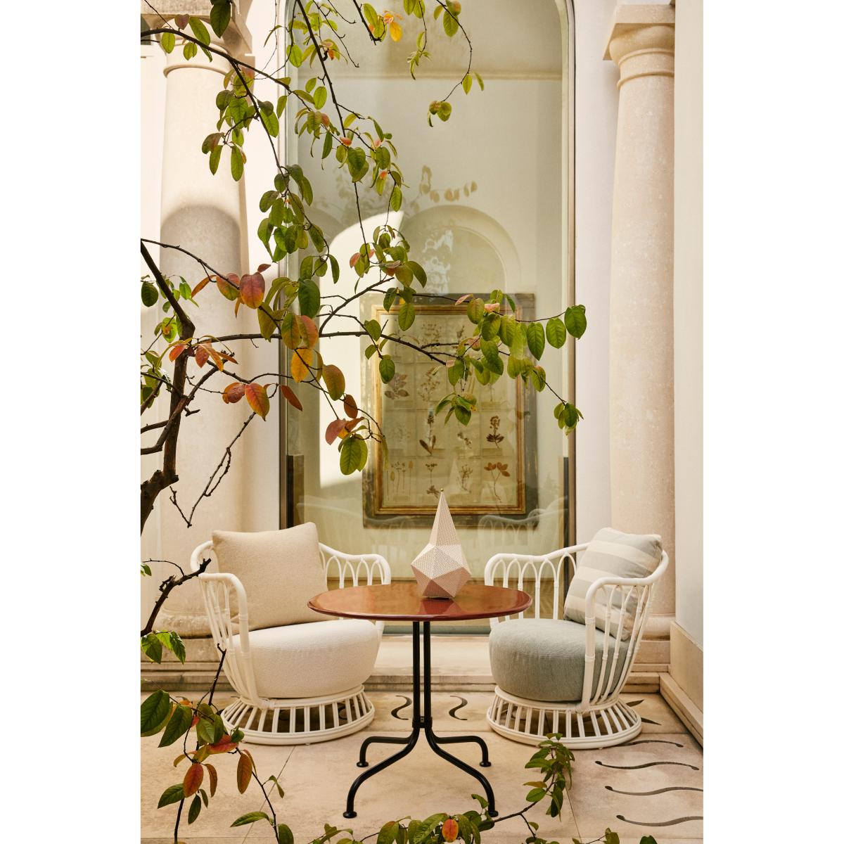 GUBI Grace Outdoor armchair Leslie Limonta 006-020-alabaster white – image 2