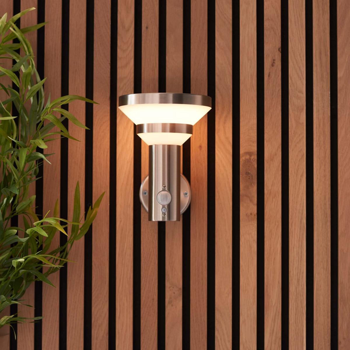 Vogue Leif Outdoor Solar PIR Wall Light Silver – image 4