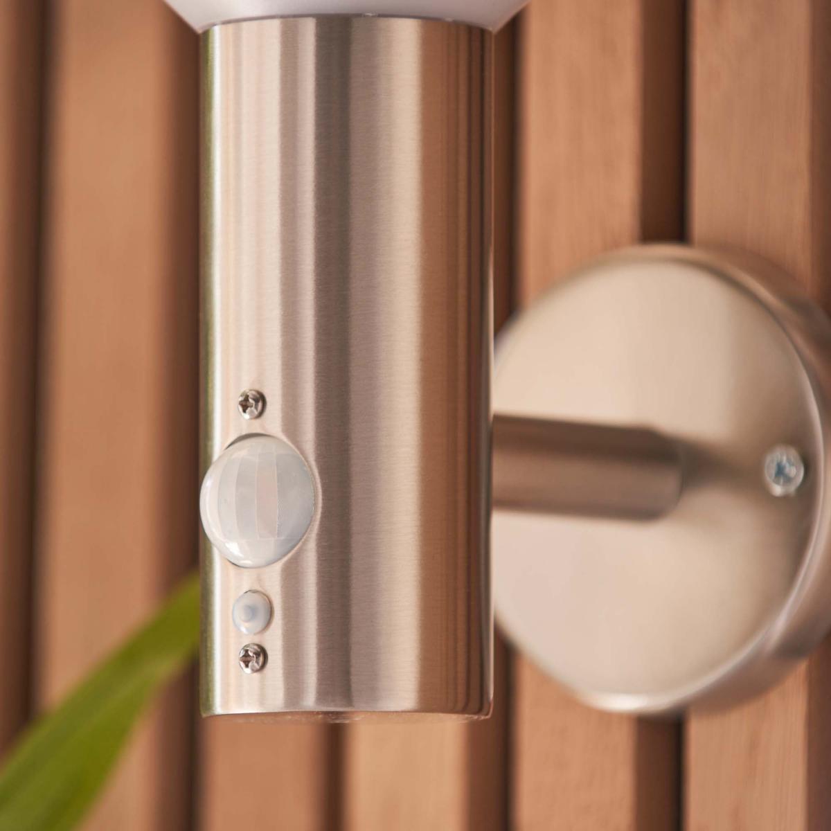 Vogue Leif Outdoor Solar PIR Wall Light Silver – image 6