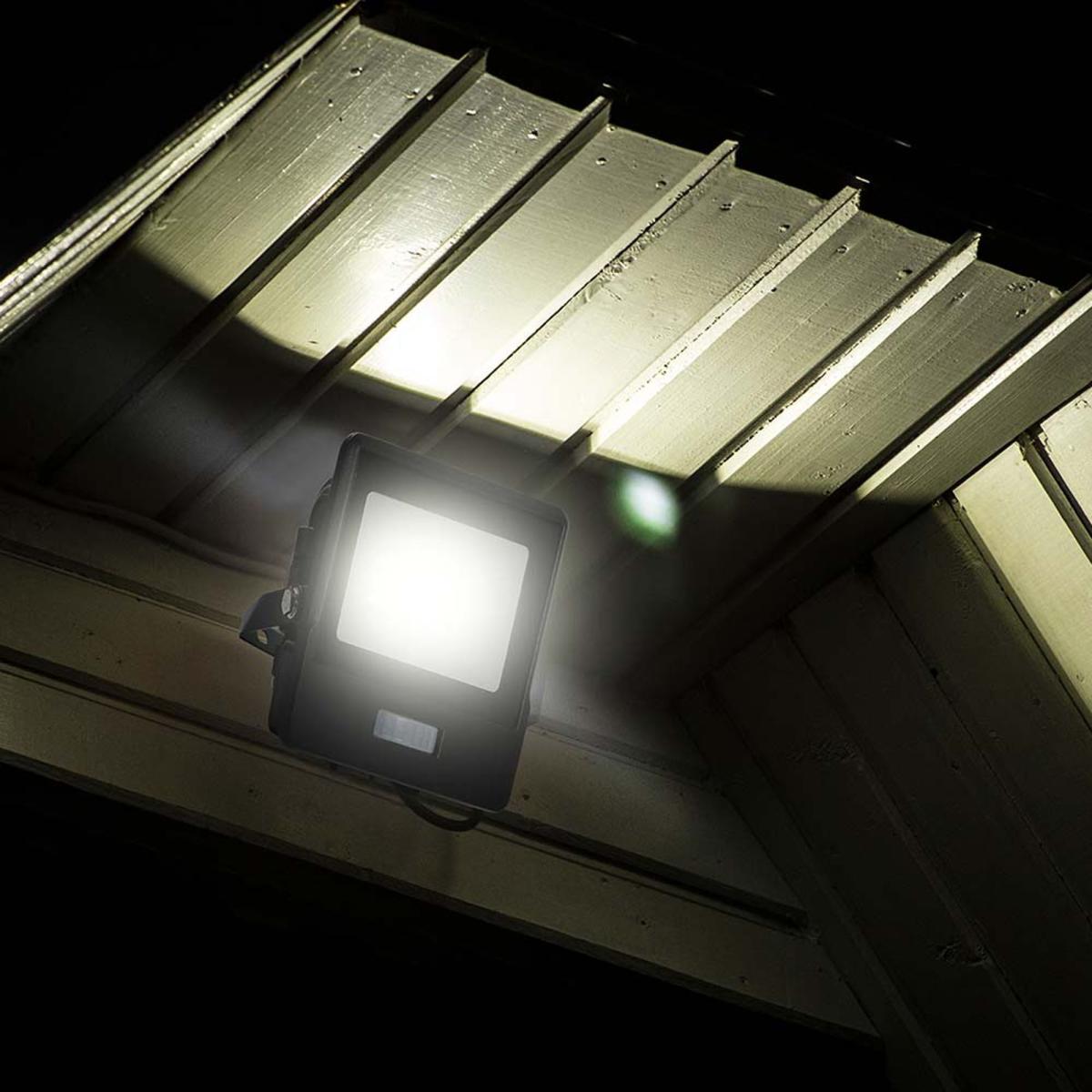 V-TAC 30W LED Floodlight Outdoor PIR Sensor Wall Light Black – image 10