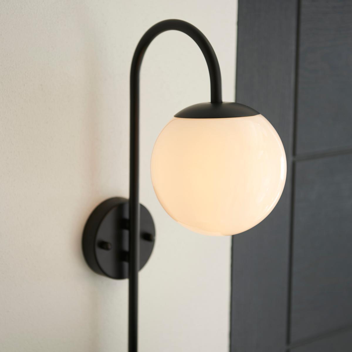 Naomi Outdoor Plant Pot Wall Light Black – image 3