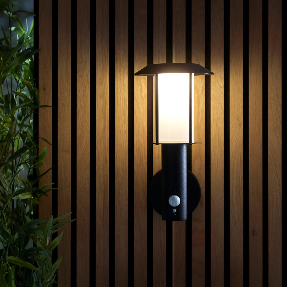 Vogue Tarka Outdoor Solar PIR Wall Light Black – image 2