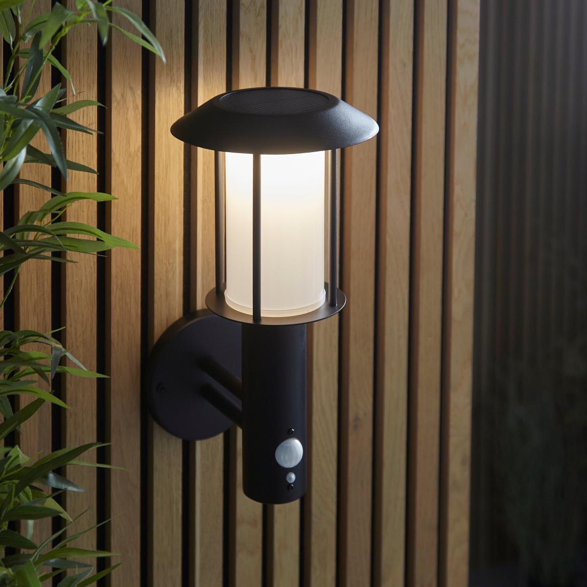 Vogue Tarka Outdoor Solar PIR Wall Light Black – image 4
