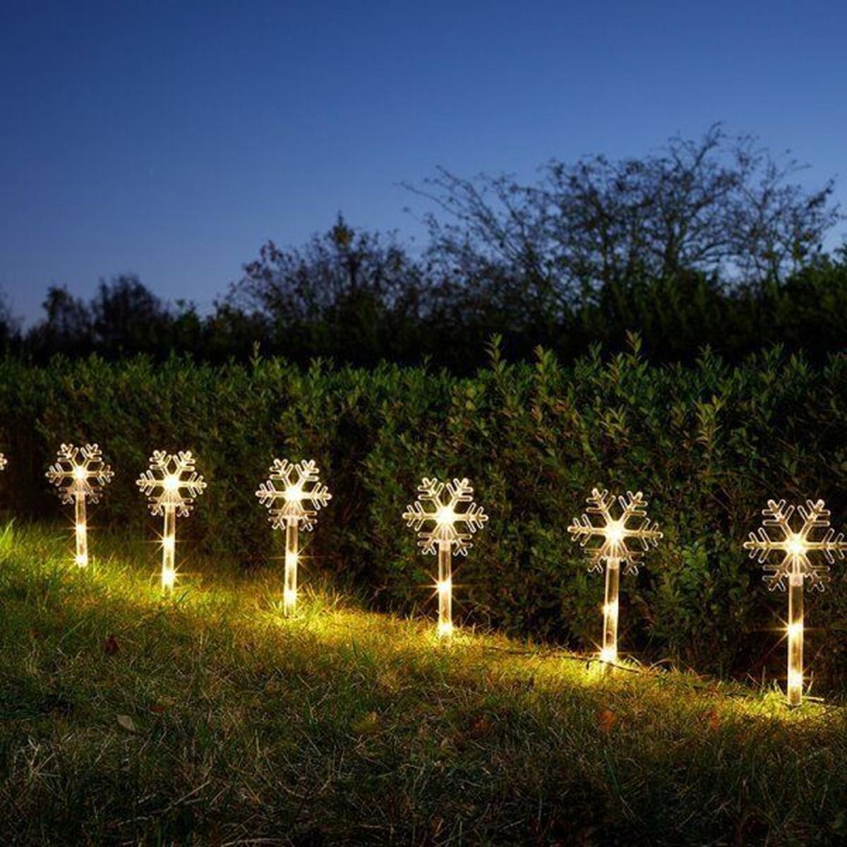 8pc Christmas Snowflake Stake Lights - Clear