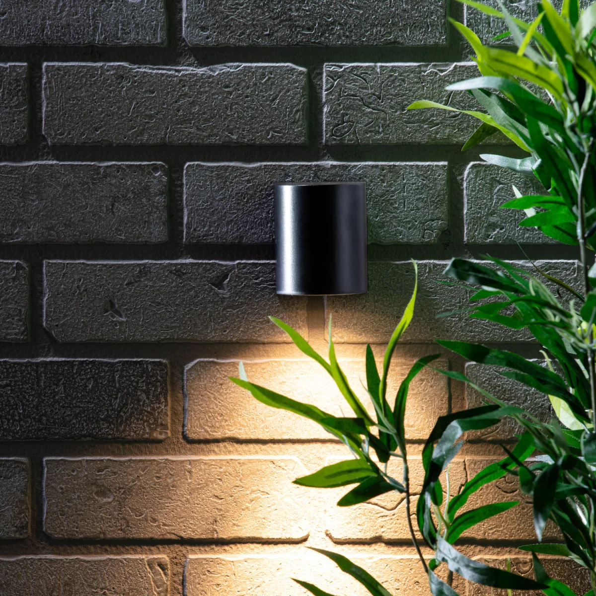 Pack of 2 Wye Outdoor Wall Lights - Black – image 5