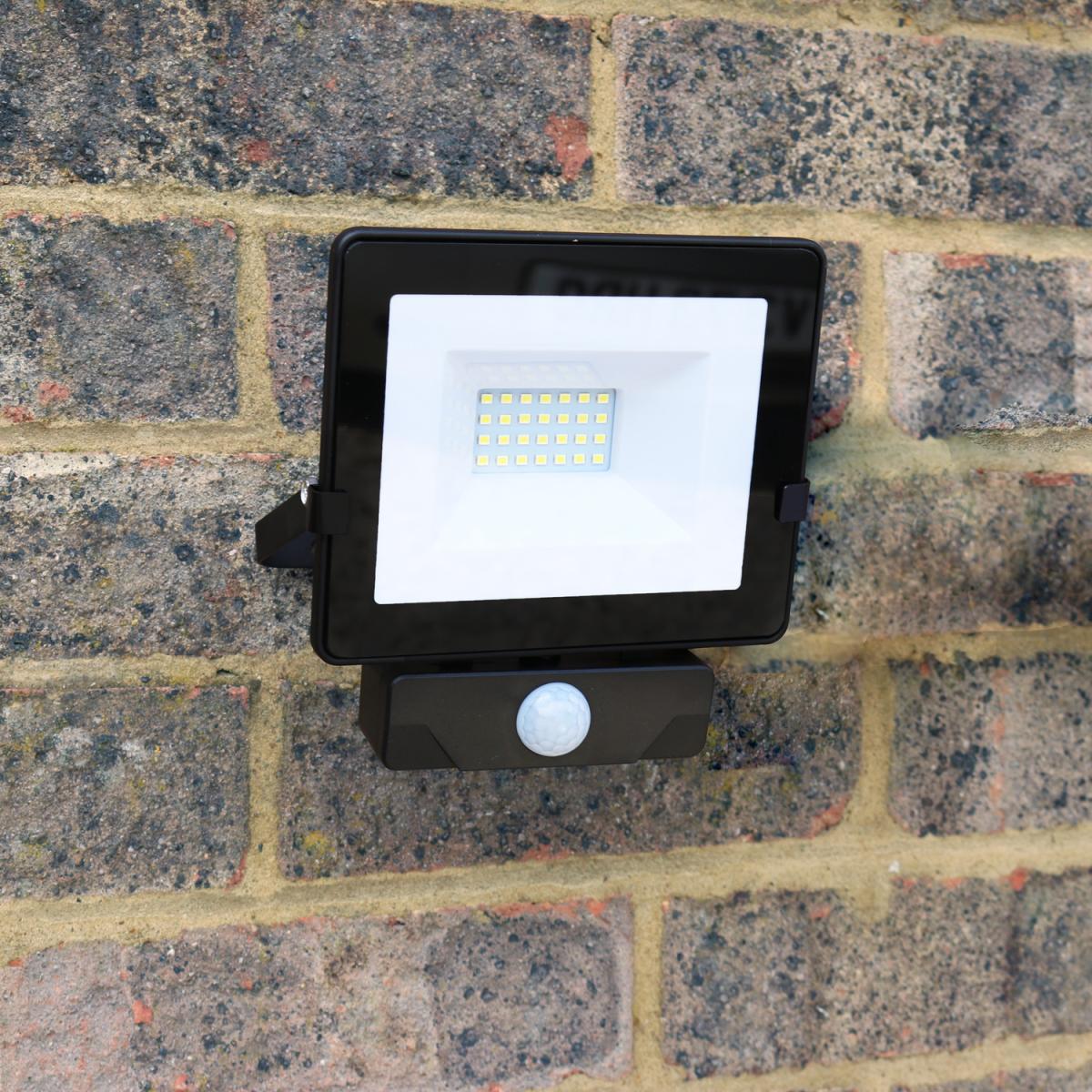 Secure Eco PIR Security Light - Black / 20W – image 4