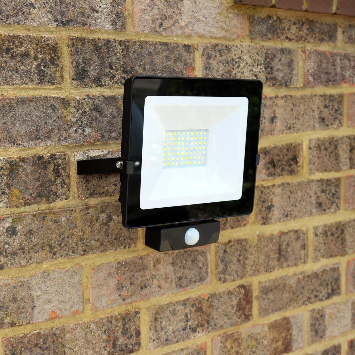 Secure Eco PIR Security Light - Black / 20W – image 6