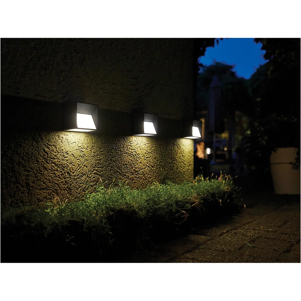 Luxform 15Lm Plastic Fence Light Skye 30109 - Black – image 3