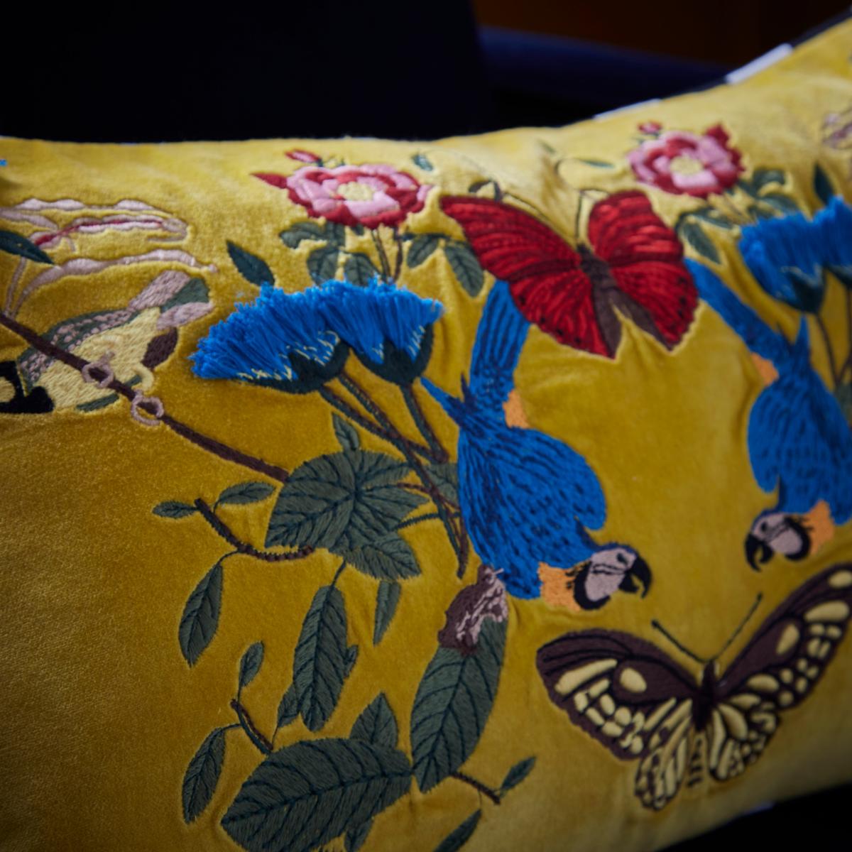 Majestic Yellow Cushion Cover Yellow – image 3