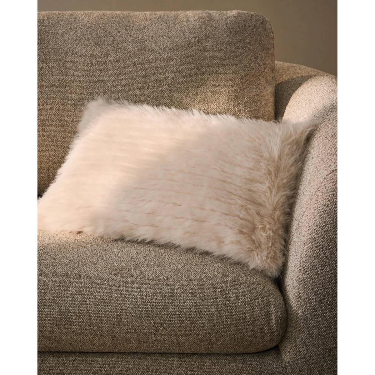 Derolia ecru striped fur effect cushion cover 40 x 60 cm – image 2