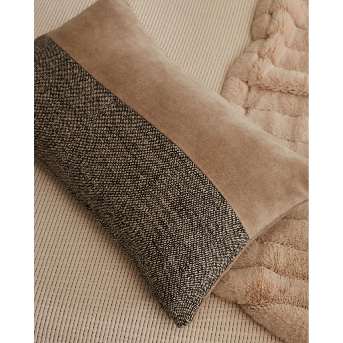 Mikayla linen and cotton printed cushion cover with black and green velvet 30 x 50cm – image 2