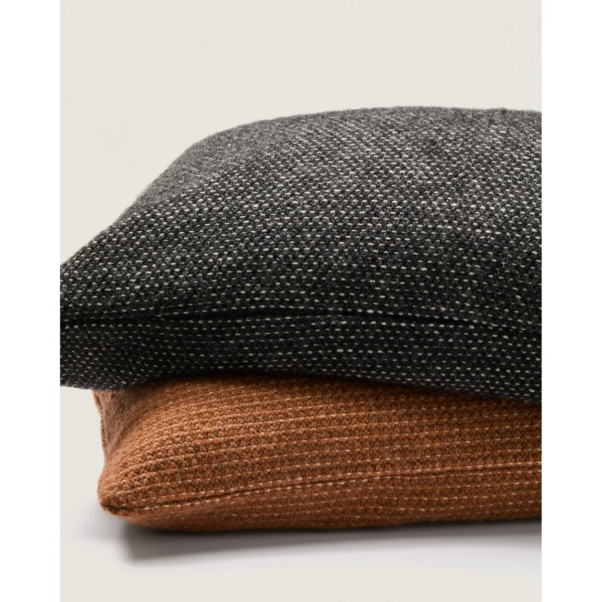 Elira wool and cotton cushion cover in orange 40 x 60 cm – image 4