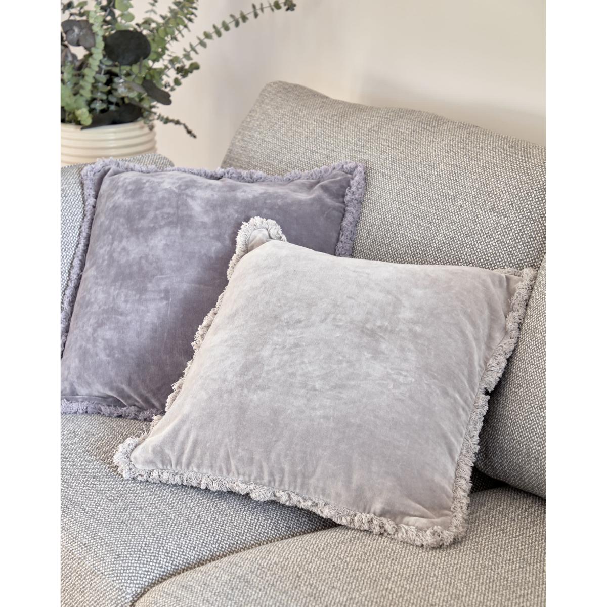 Cedella 100% cotton velvet cushion cover with fringe in blue 45 x 45 cm – image 2