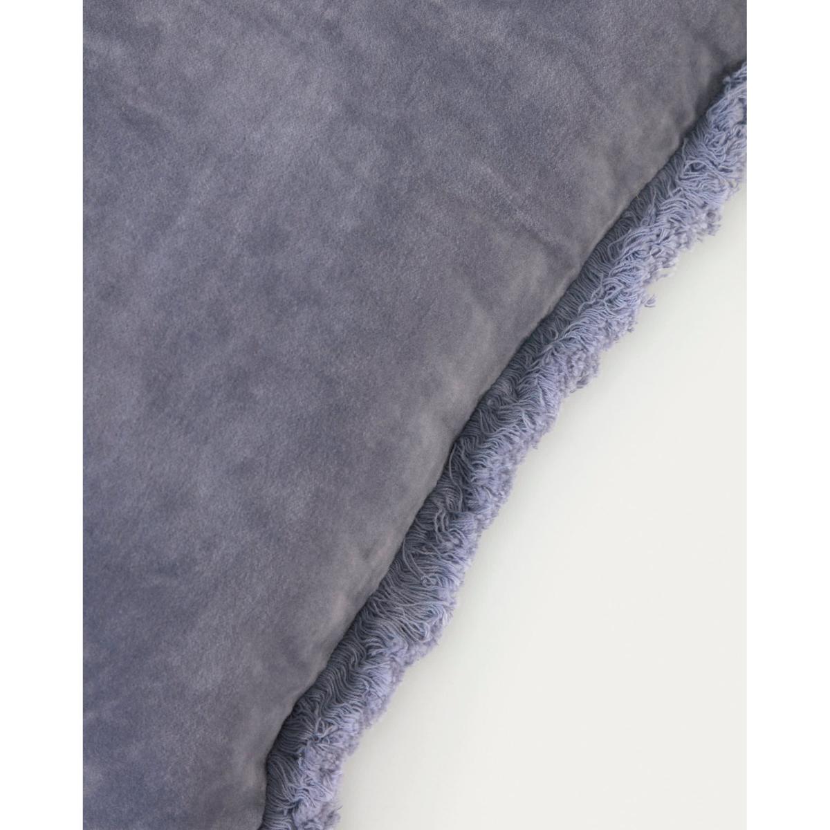 Cedella 100% cotton velvet cushion cover with fringe in blue 45 x 45 cm – image 3