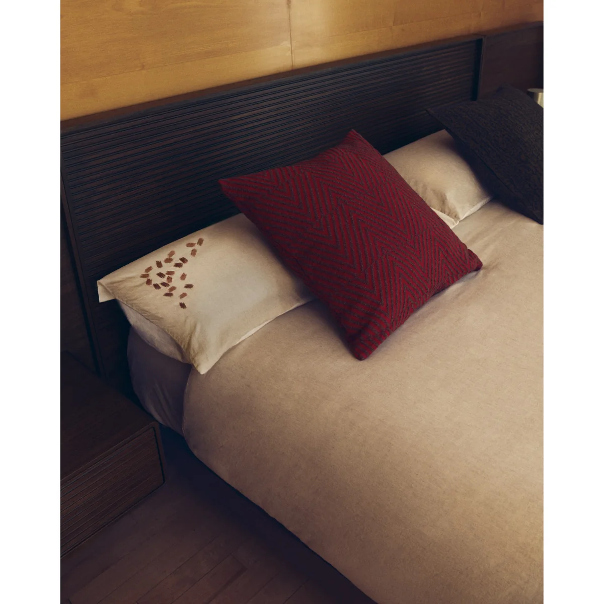 Lunver cushion cover in red chevron jacquard 50 x 50 cm – image 2