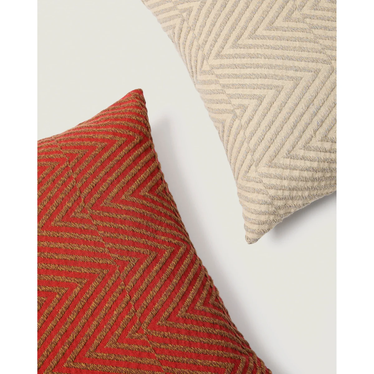 Lunver cushion cover in red chevron jacquard 50 x 50 cm – image 5