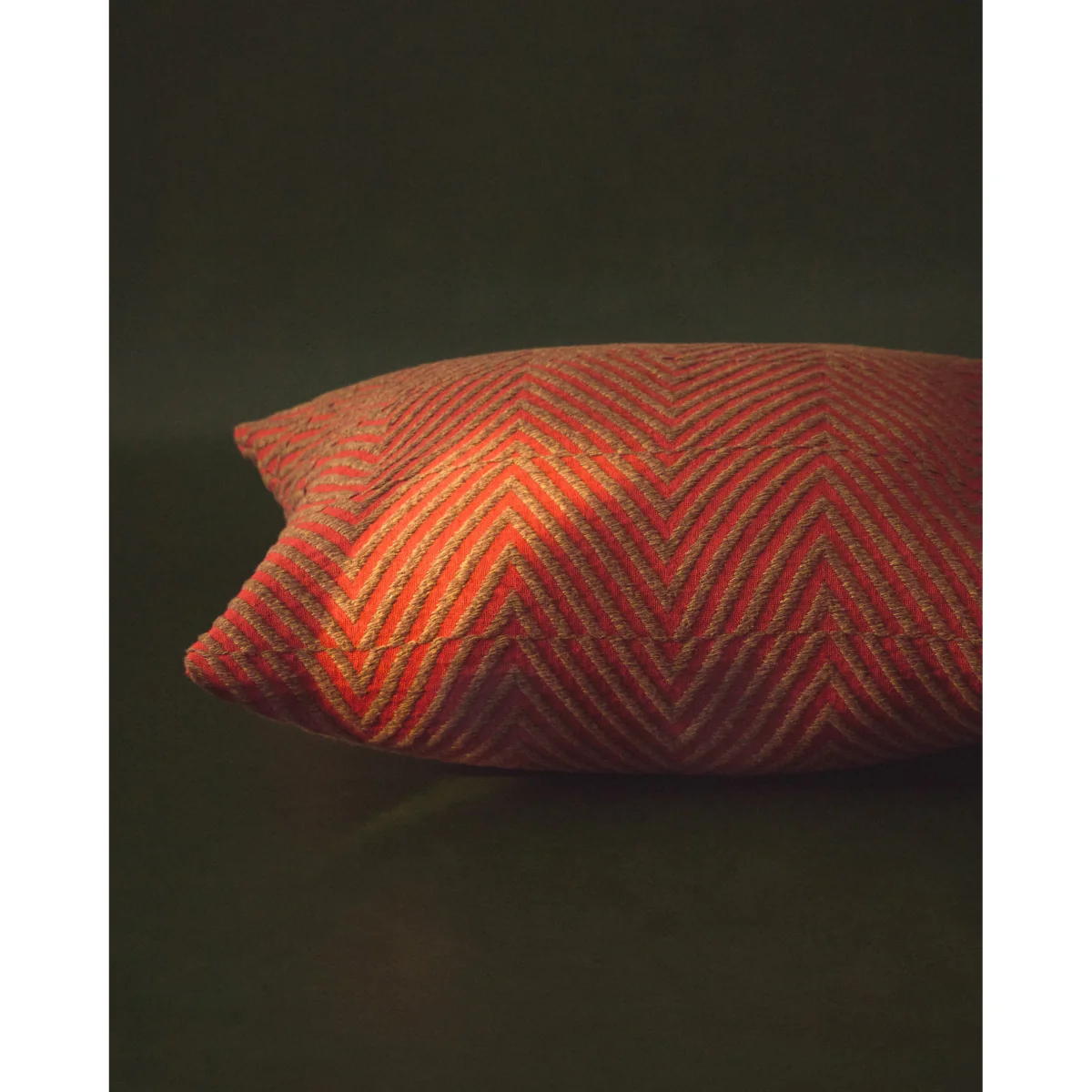 Lunver cushion cover in red chevron jacquard 50 x 50 cm – image 6