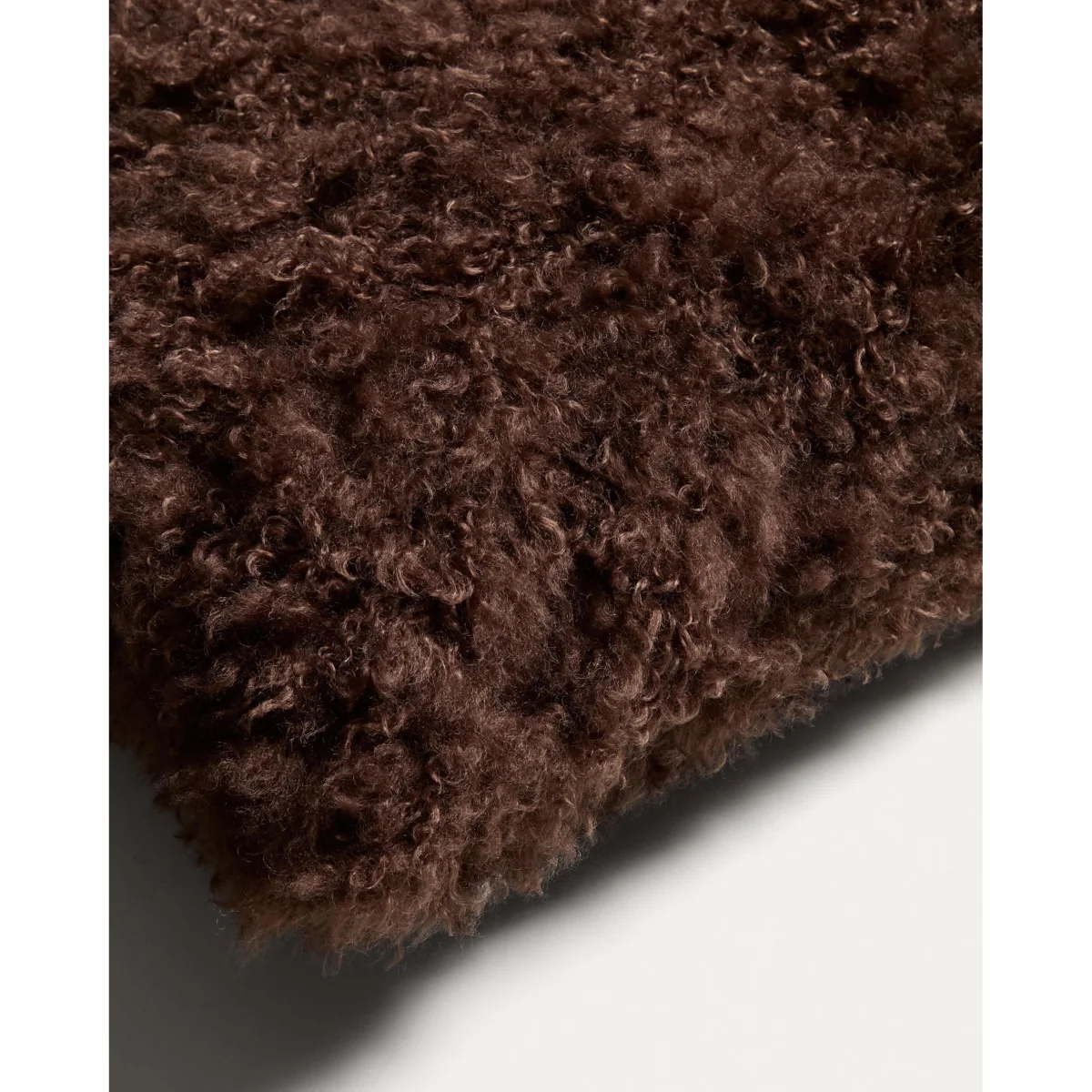 Seruva chocolate brown curl-effect faux fur cushion cover 40 x 60 cm – image 3
