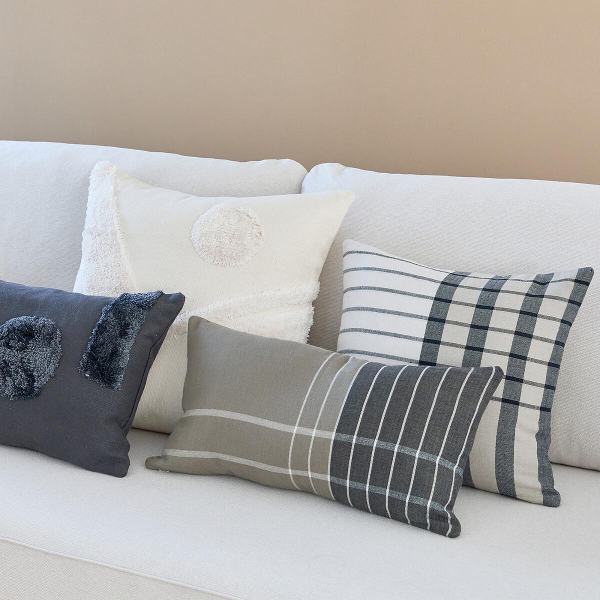 Lund Graphic Tufted 45 x 45cm Cushion Cover – image 4