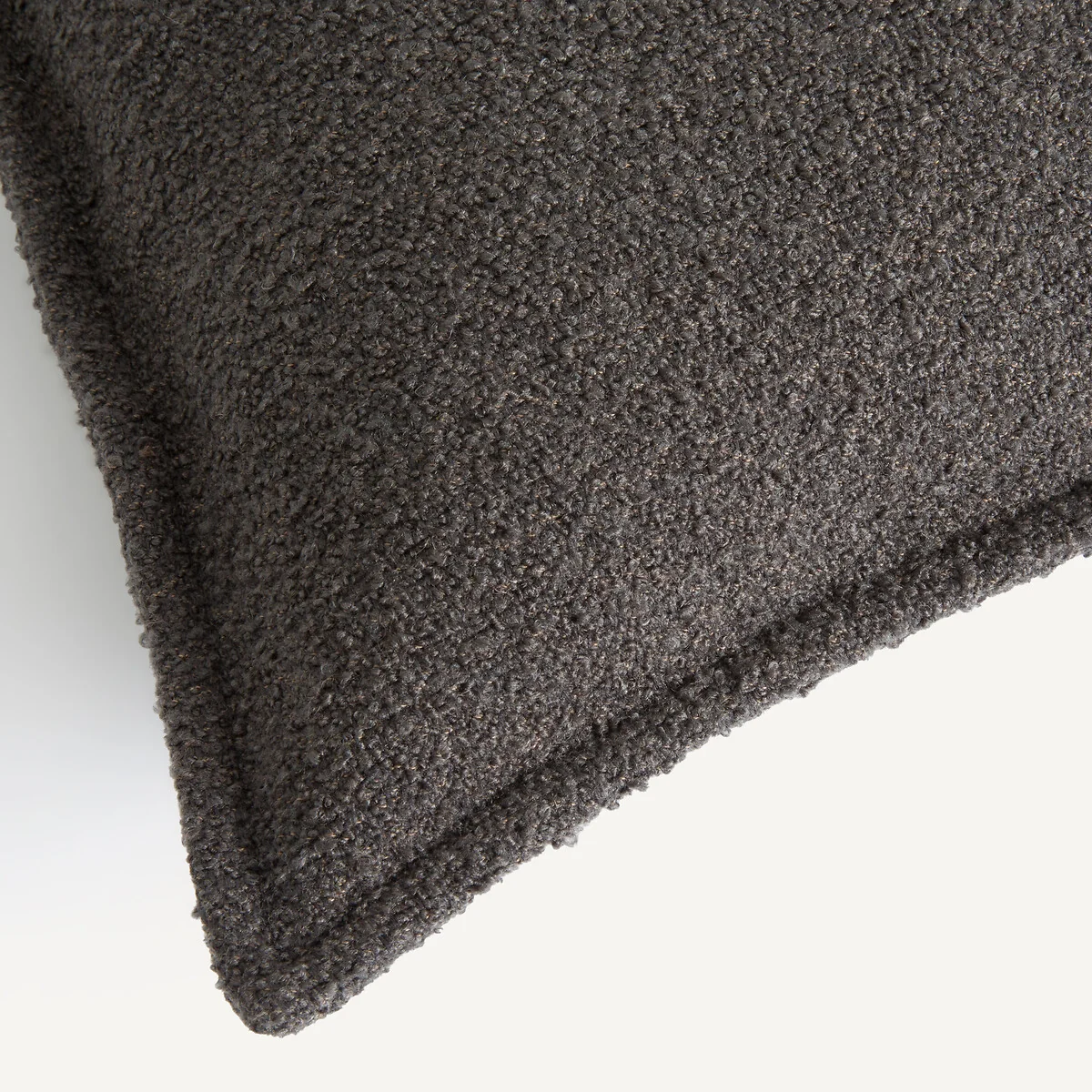 Belvini Fleece Cushion Cover – image 4