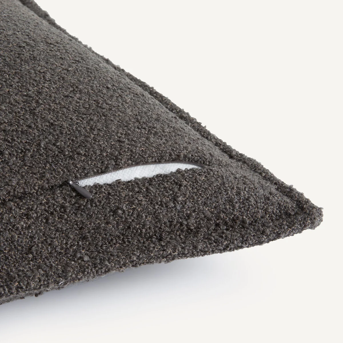 Belvini Fleece Cushion Cover – image 5