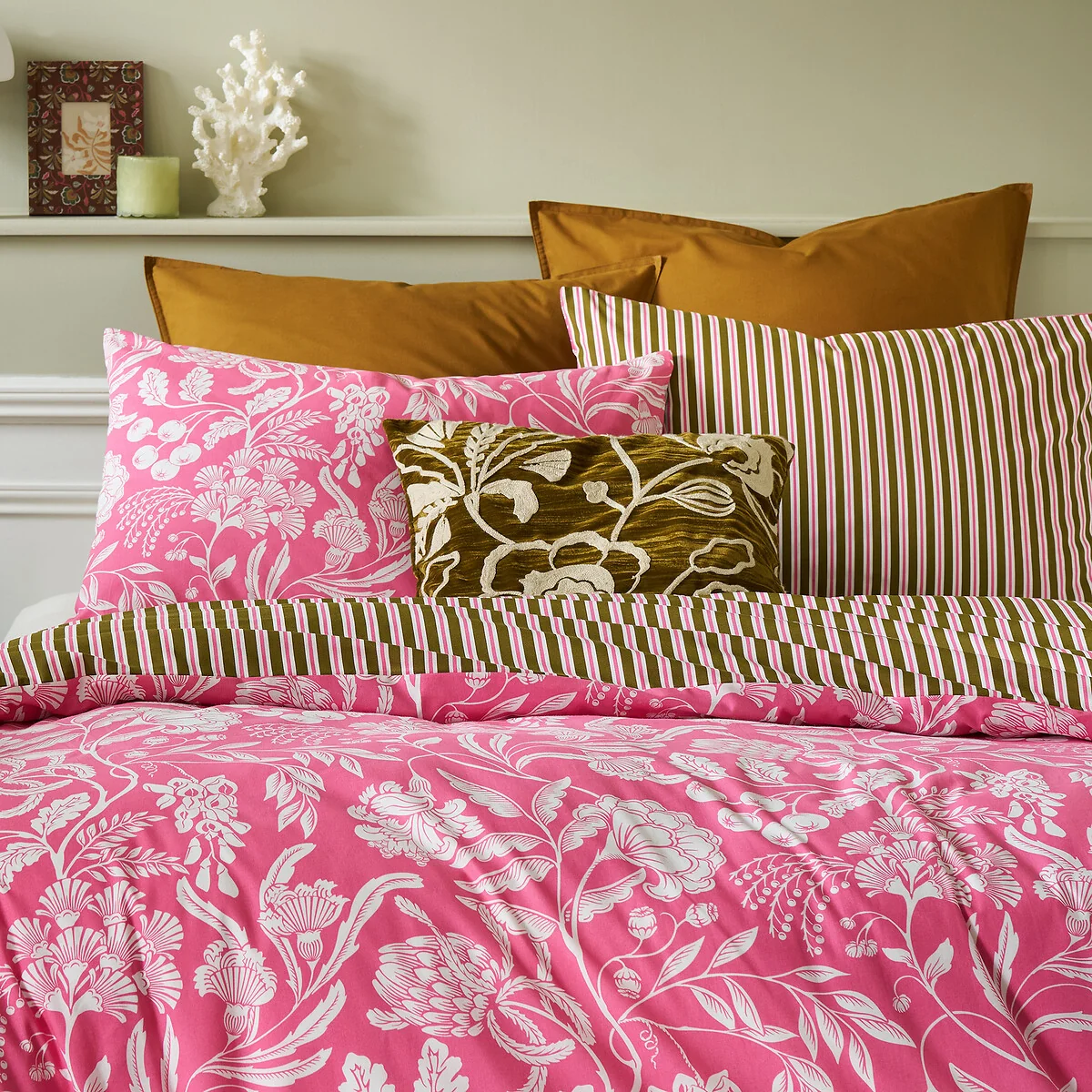 Sidonie Cushion Cover in Panne Velour – image 2