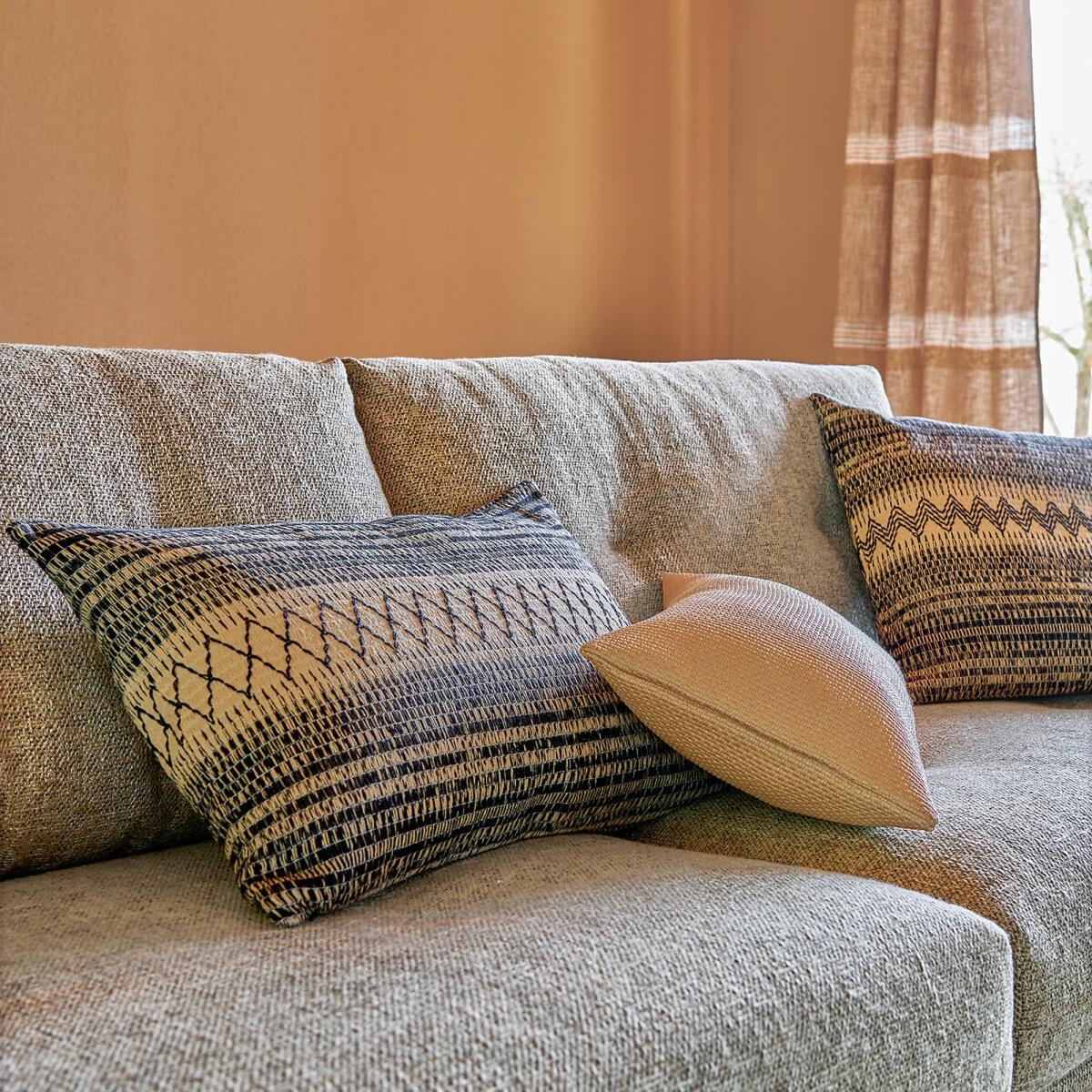 Oscaraz Cushion Cover – image 3