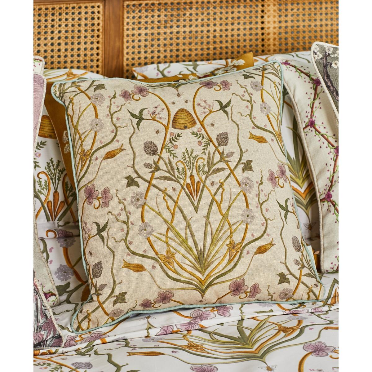 Potagerie Print Cream Filled Cushion 43x43cm – image 3