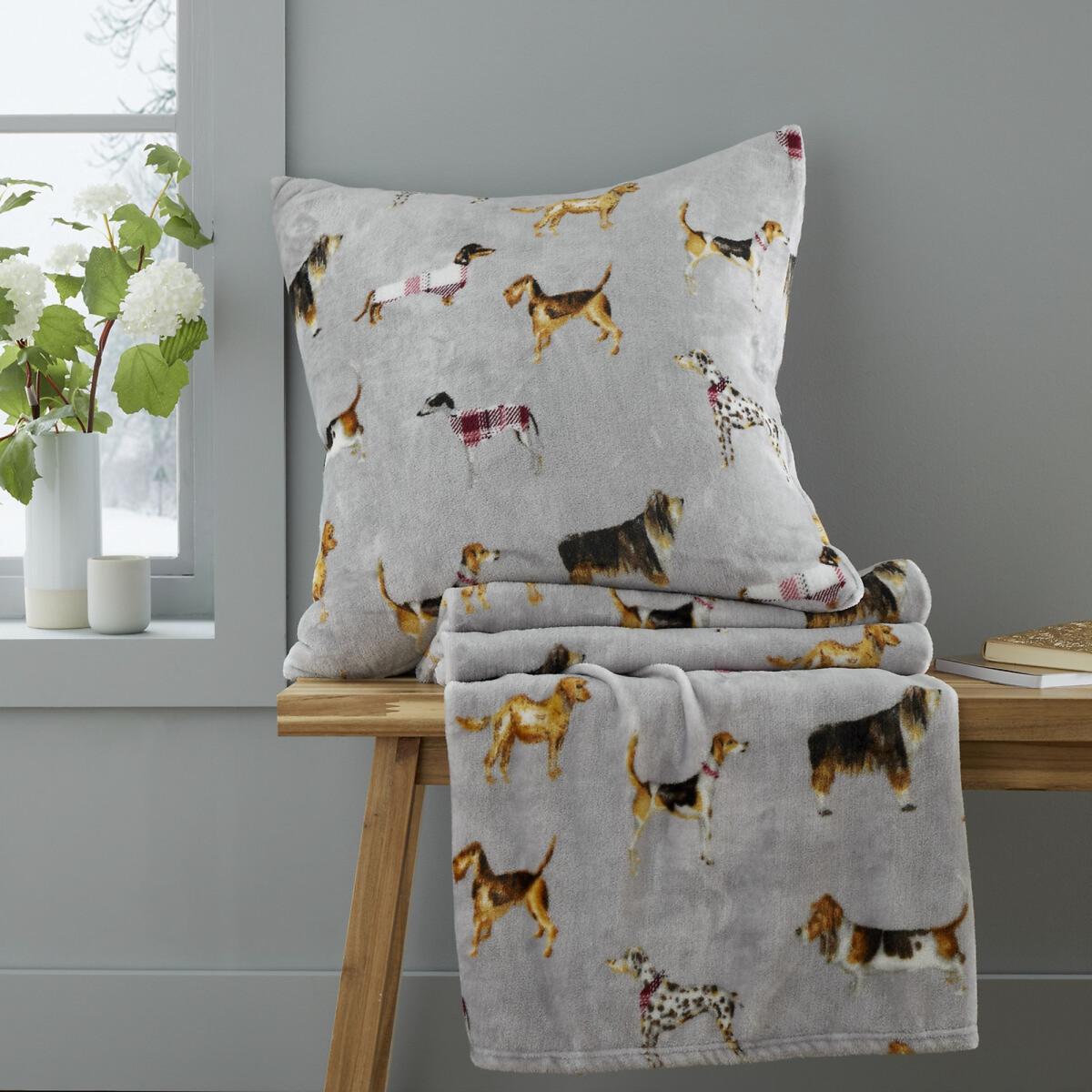 Country Dogs 55x55cm Cushion – image 4
