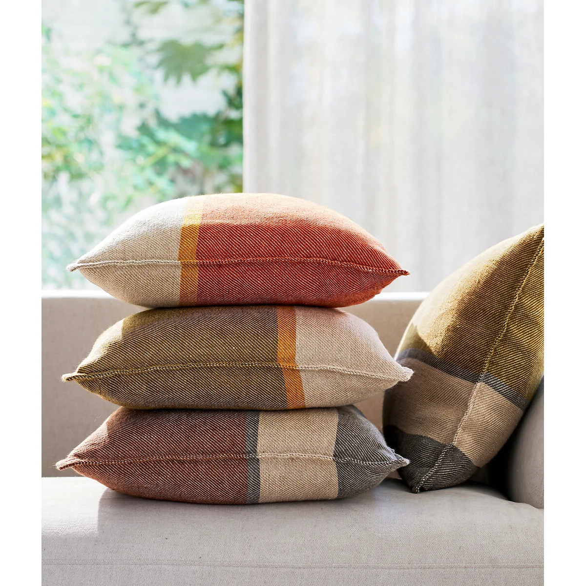 Cirrus Cushion Cover in Thick Linen – image 2