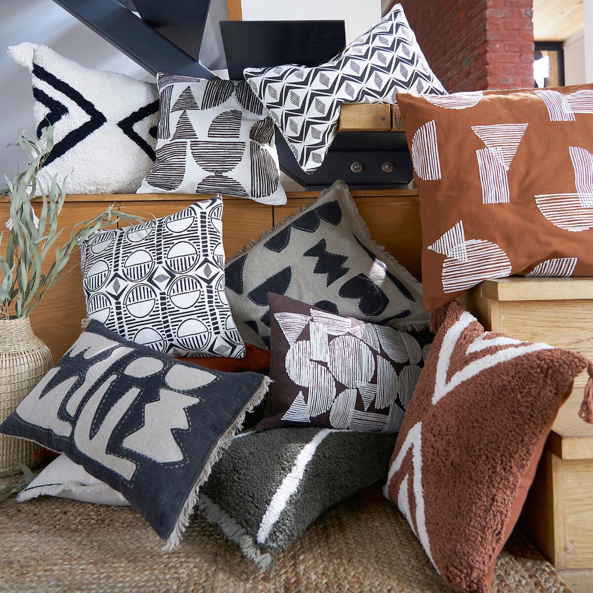 Negara Square Cushion Cover – image 3