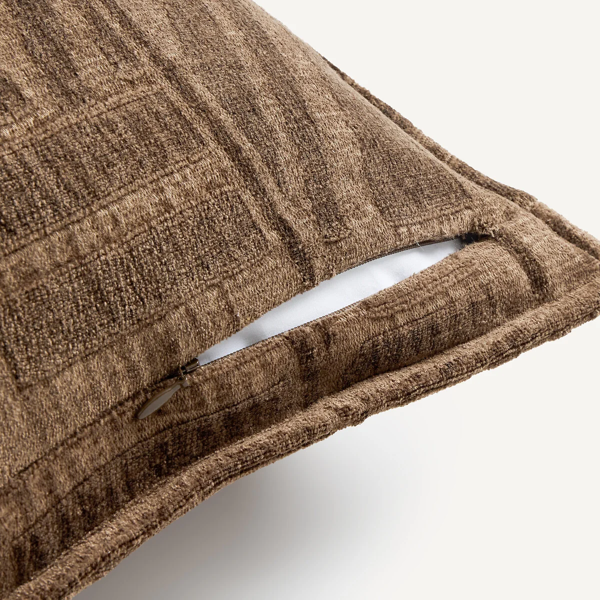 Hesper Jacquard Chenille Cushion Cover – image 4