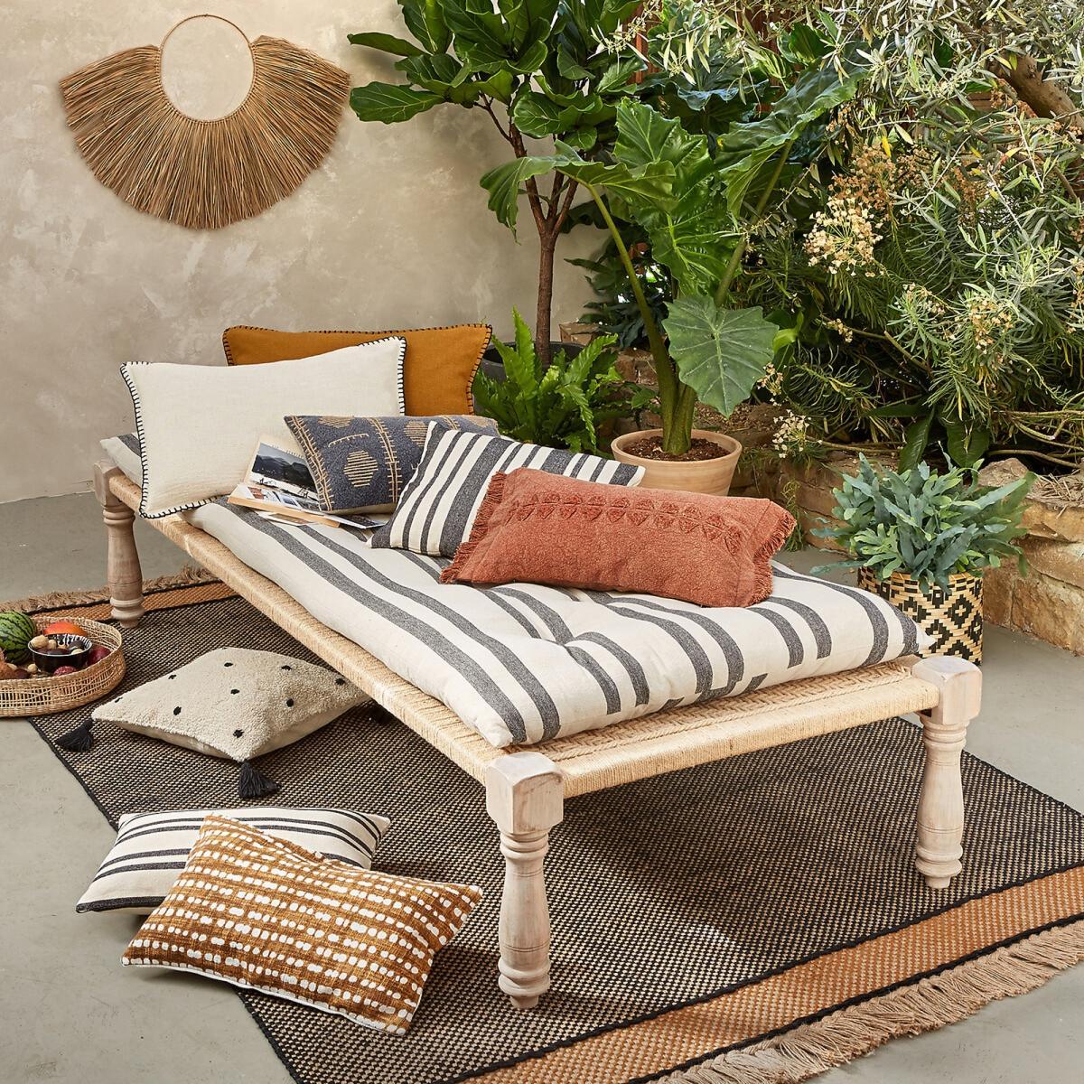 Ivane Rectangular Cushion Cover – image 3