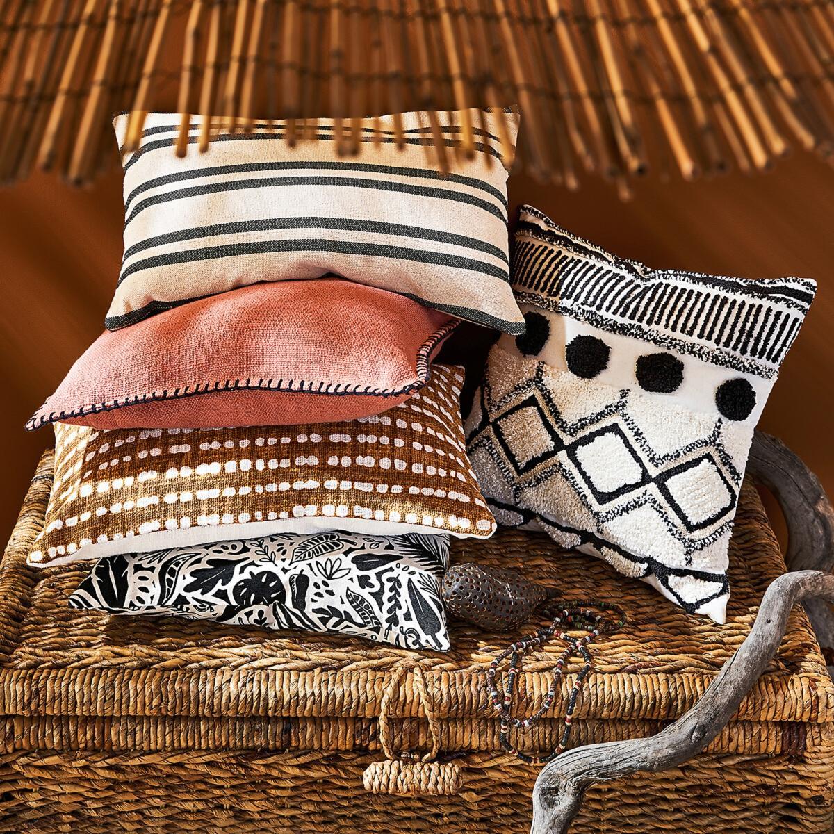 Ivane Rectangular Cushion Cover – image 4