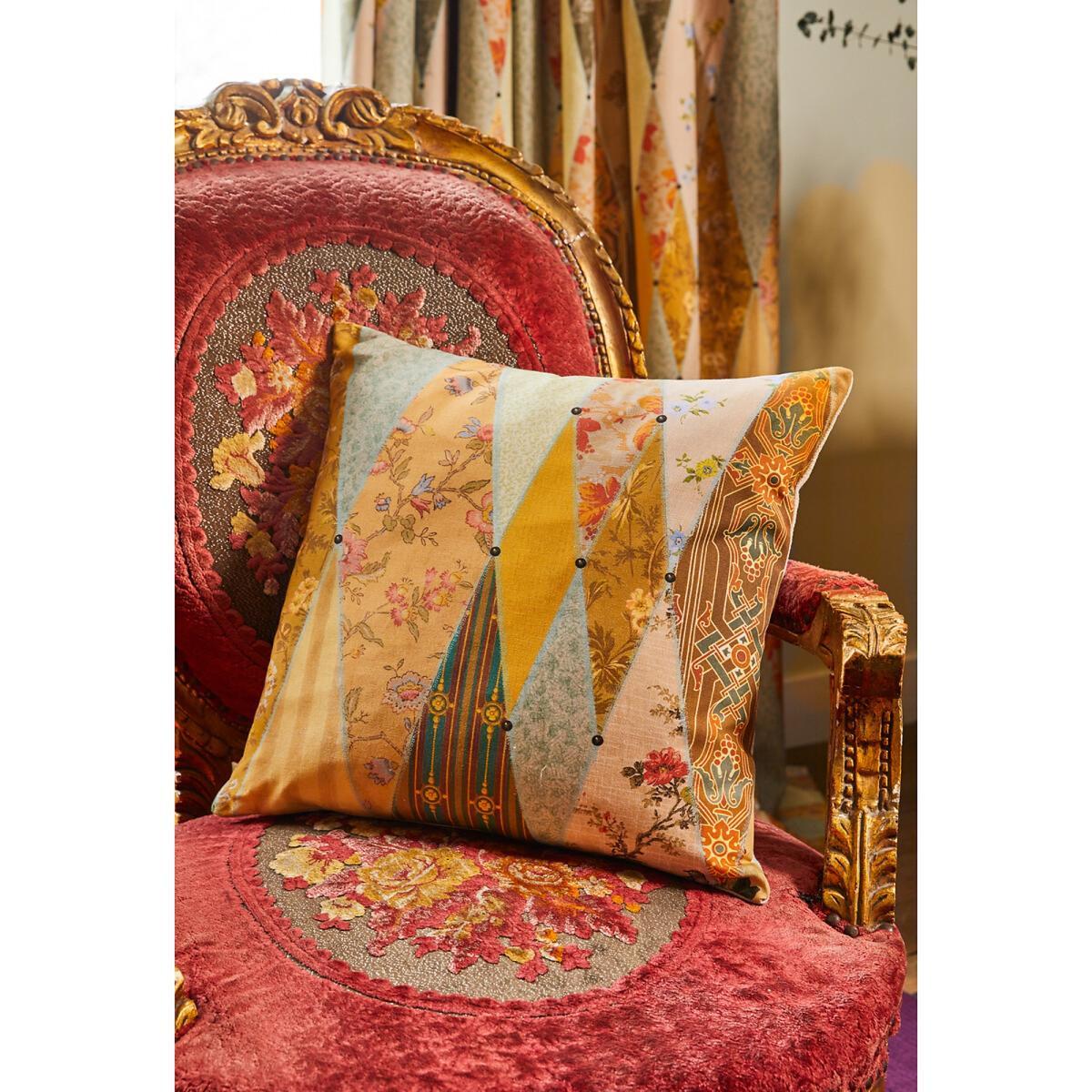 Wallpaper Museum Print Filled Cushion 43x43cm – image 3