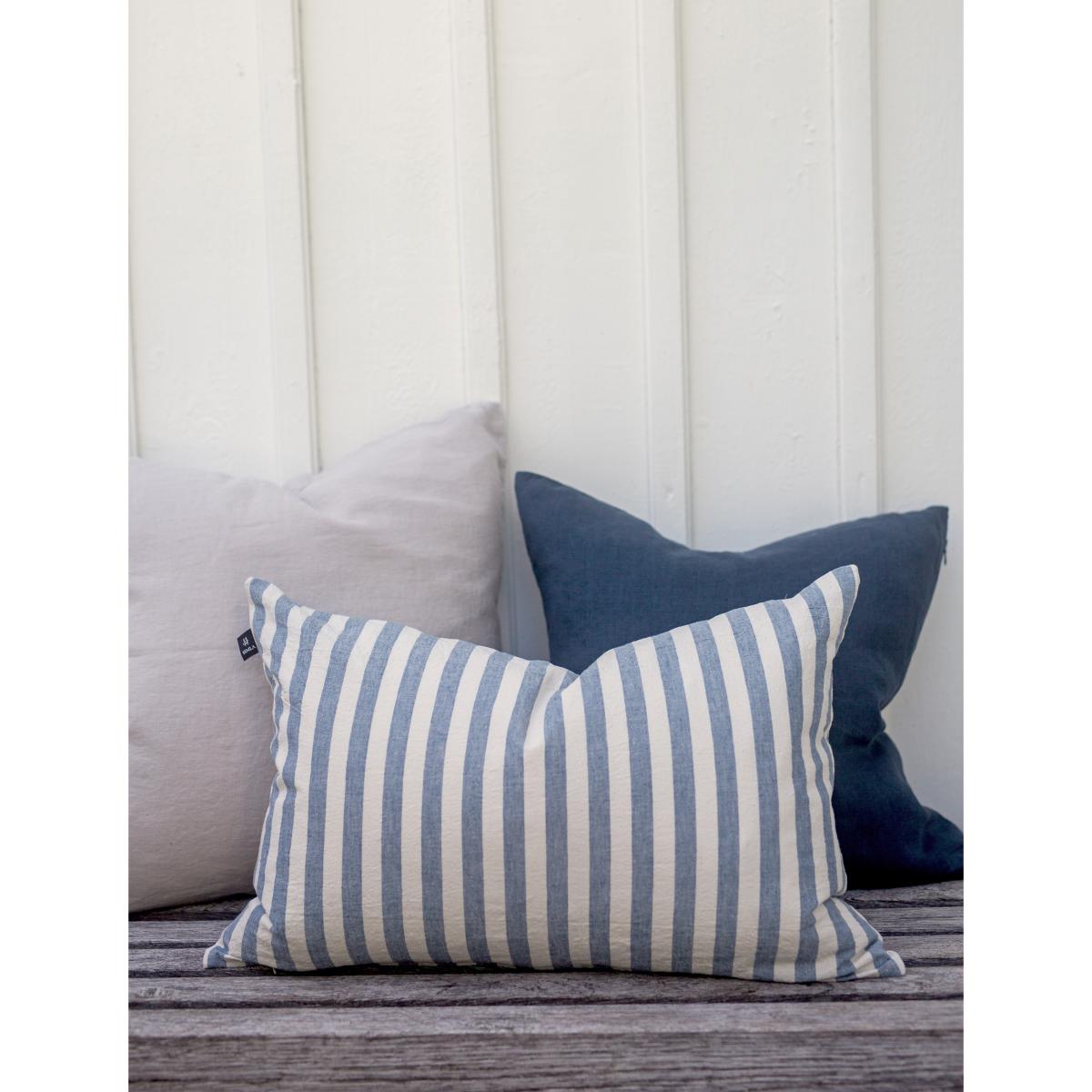 Himla Riviera cushion cover 40x60 cm Azure – image 2