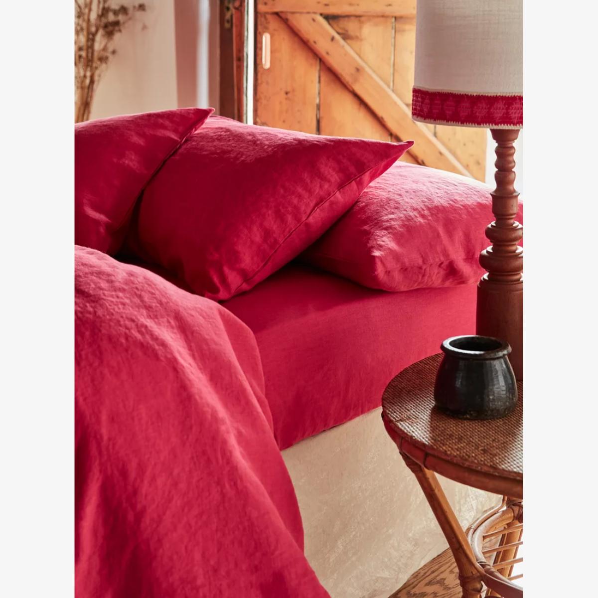 Piglet in Bed Linen Fitted Sheet – image 1
