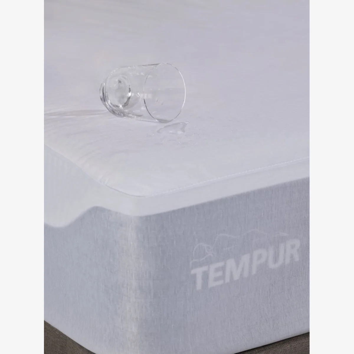 Tempur Home Cooling Mattress Protector White – image 1