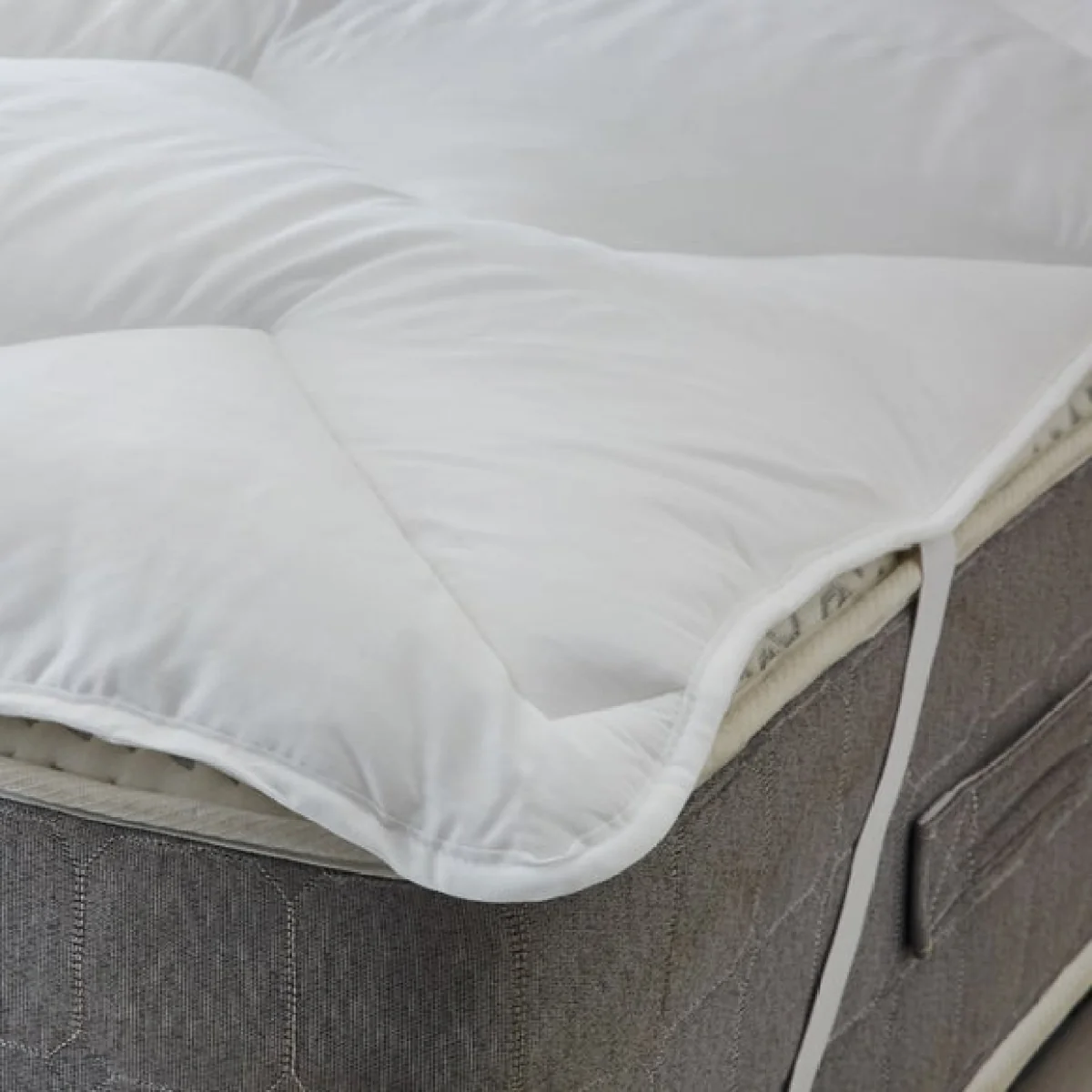 Hotel Down Touch Mattress Topper White – image 2