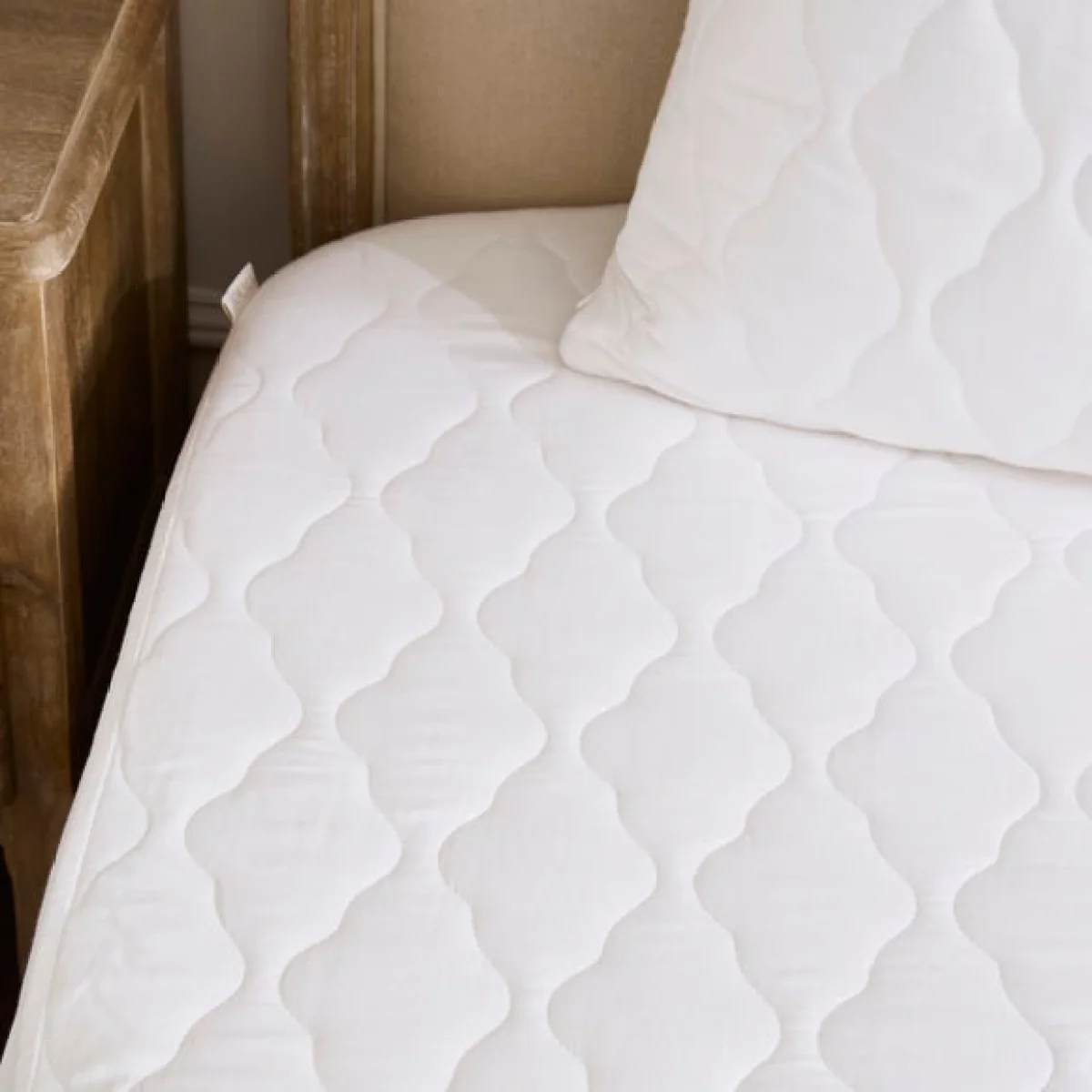Dorma Egyptian Cotton T300 Quilted Mattress Protector – image 2