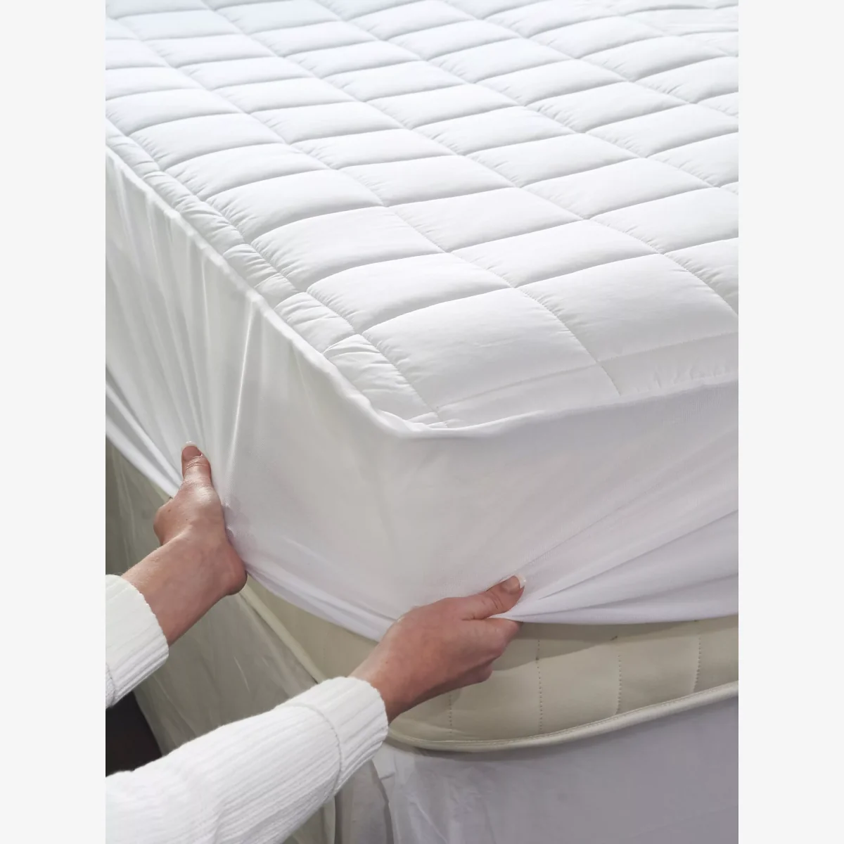 Dreamland Boutique Hotel Cotton Mattress Protector – image 1