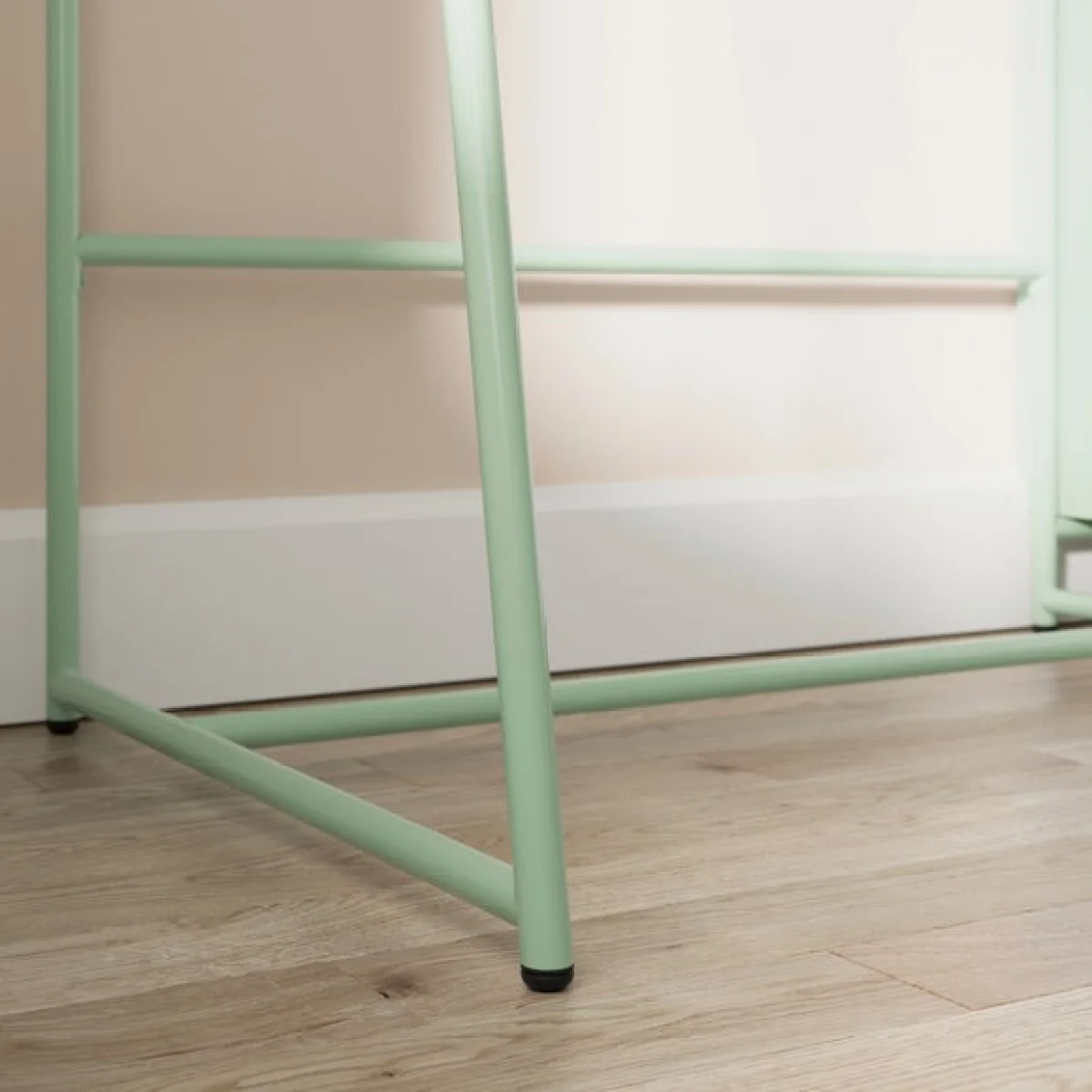 Alannah Lockable Desk – image 5