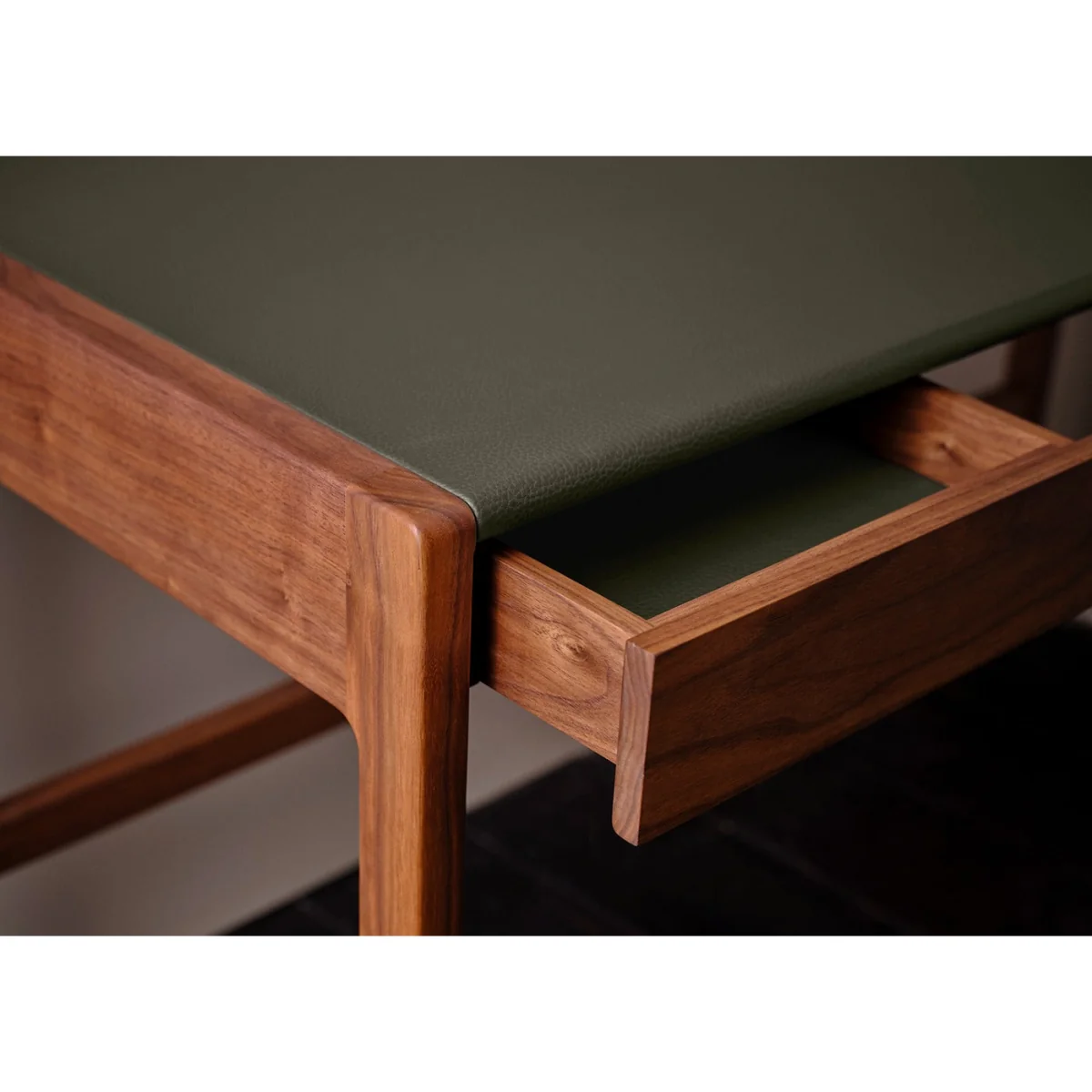 Scp Cedric Desk – image 2