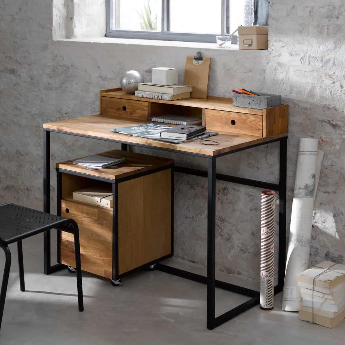 Hiba Low Riser Desk in Metal and Oak Veneer – image 2