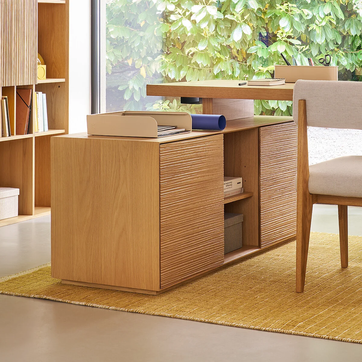 Mikube Oak and Veneer Desk with 2-Door Unit – image 2