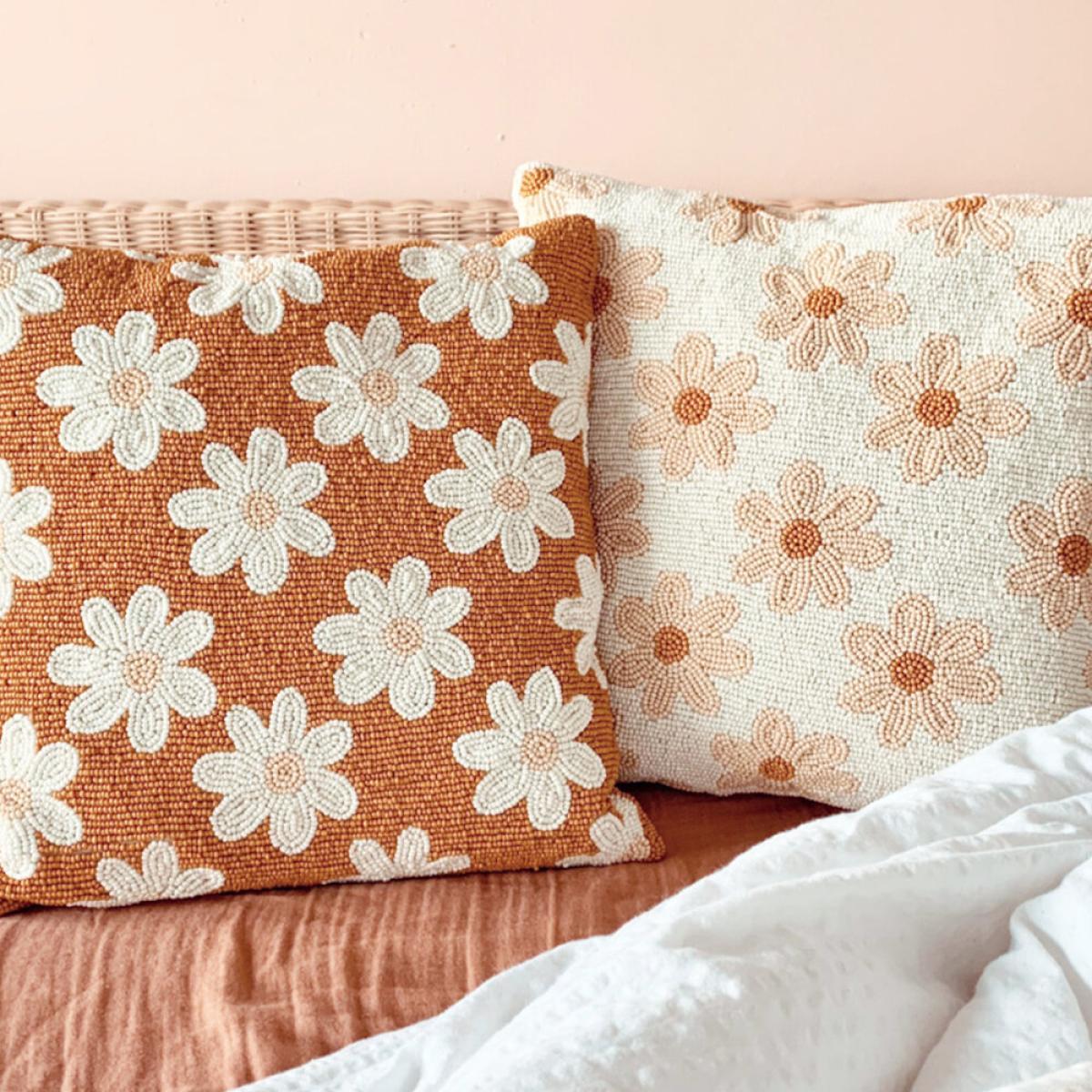 À la - Daisies Beaded Cushion - Crème – image 2