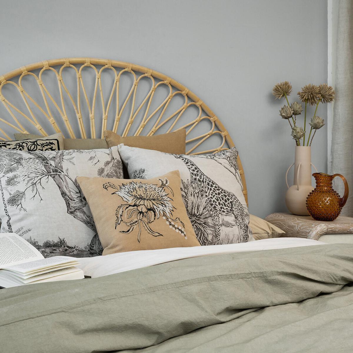 Lo De Manuela - Washed Linen Toile de Jouy Giraffe Cushion- Beige - 65x65cm – image 2