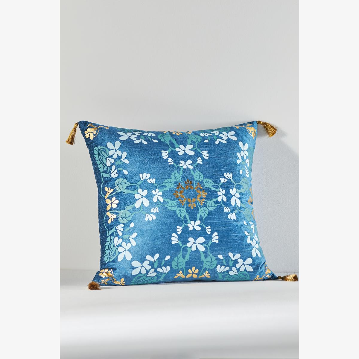 The MET Cushion – image 1